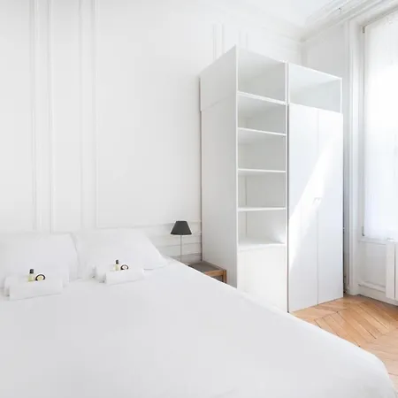 Guestready - Lovely Bright Flat With Private Patio Appartamento