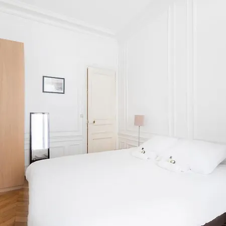 Lägenhet Guestready - Lovely Bright Flat With Private Patio