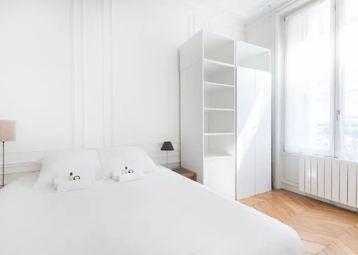 Guestready - Lovely Bright Flat With Private Patio Apartamento
